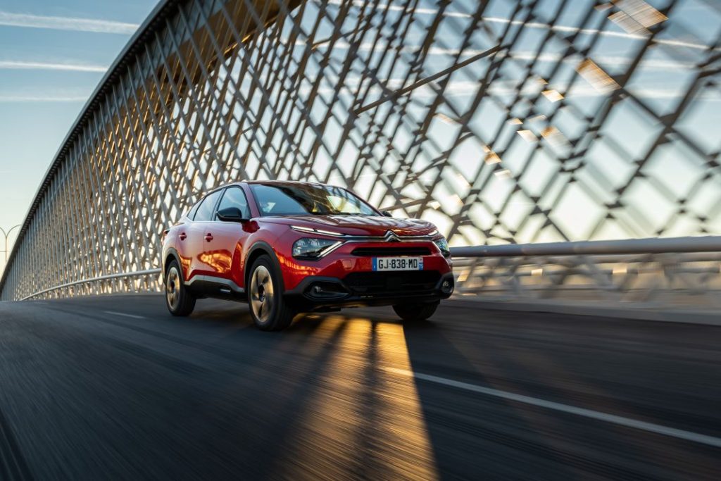 Citroën C4 X, la era post SUV se fabrica en Madrid 6 Motor16 C4 X PureTech 002 Motor16