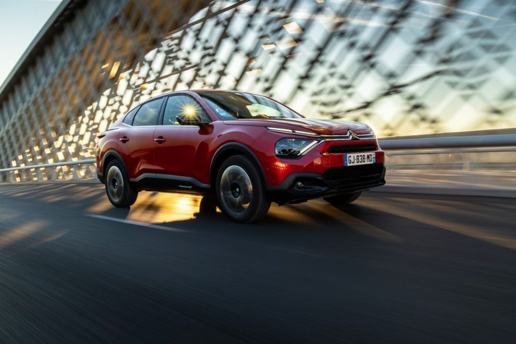 Citroën C4 X, la era post SUV se fabrica en Madrid 12 Motor16 C4 X PureTech 004 Motor16