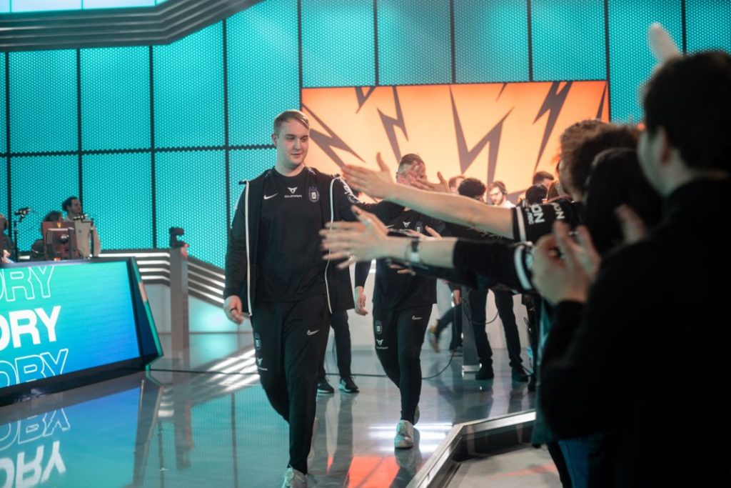 Esto es lo que une a Cupra con Gerard Piqué 6 Motor16 Cupra eSports Pique Ibai llanos7 Motor16