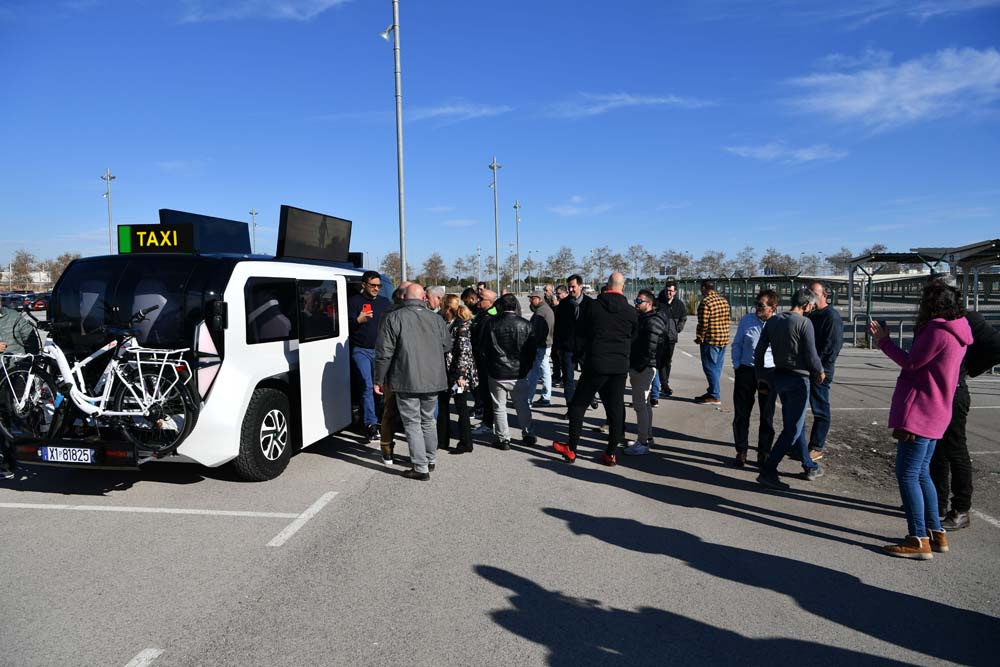El taxi del futuro ya está en España 20 Motor16 ETIOCA presenta su taxi electrico 22 Motor16