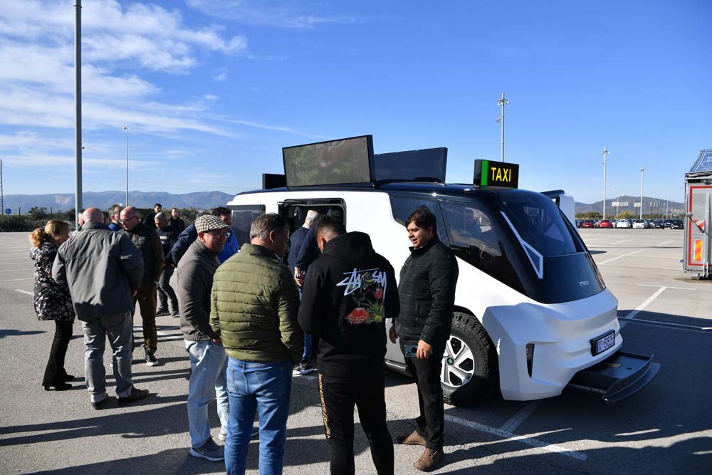El taxi del futuro ya está en España 23 Motor16 ETIOCA presenta su taxi electrico 23 Motor16