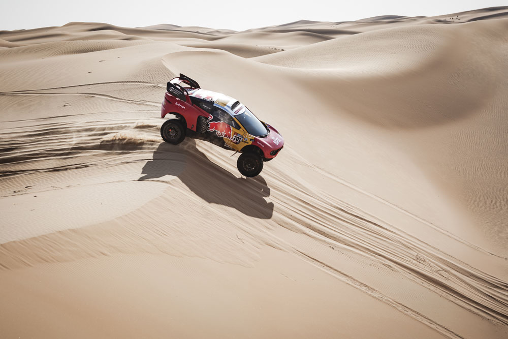 El 'paseo militar' de Al-Attiyah en el Dakar 2 Motor16 Sebastian Loeb batió el récord de victorias consecutivas en el Dakar.