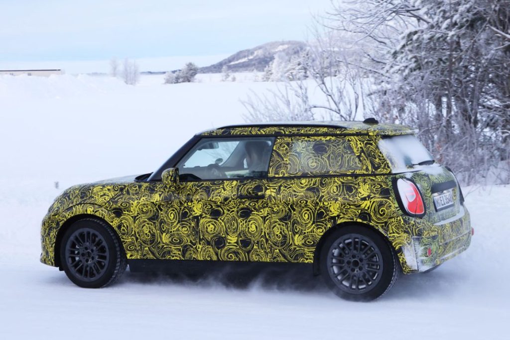 El futuro Mini se entrena sobre la nieve 12 Motor16 MINI 10 Motor16