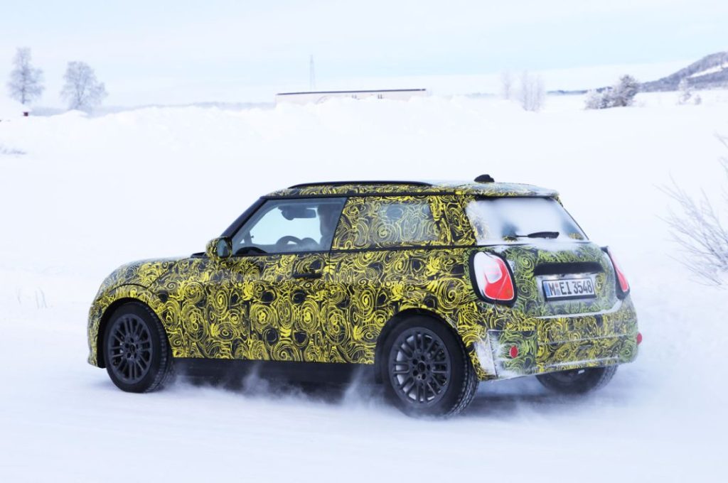 El futuro Mini se entrena sobre la nieve 13 Motor16 MINI 11 Motor16