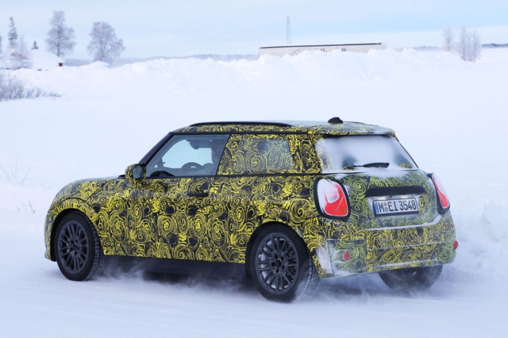 El futuro Mini se entrena sobre la nieve 14 Motor16 MINI 12 Motor16