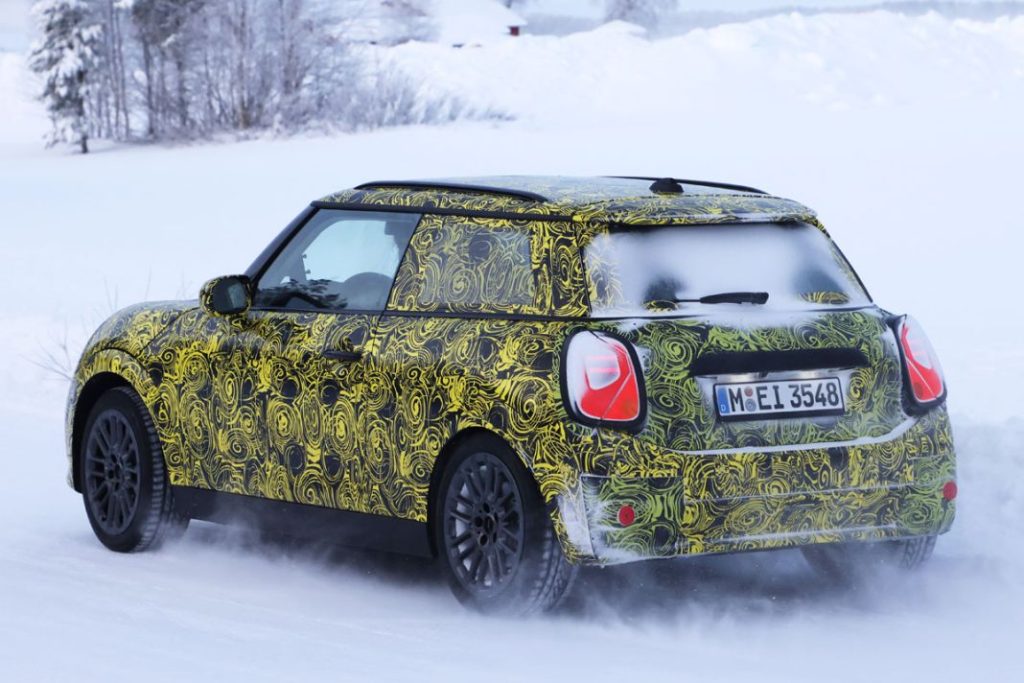 El futuro Mini se entrena sobre la nieve 15 Motor16 MINI 13 Motor16
