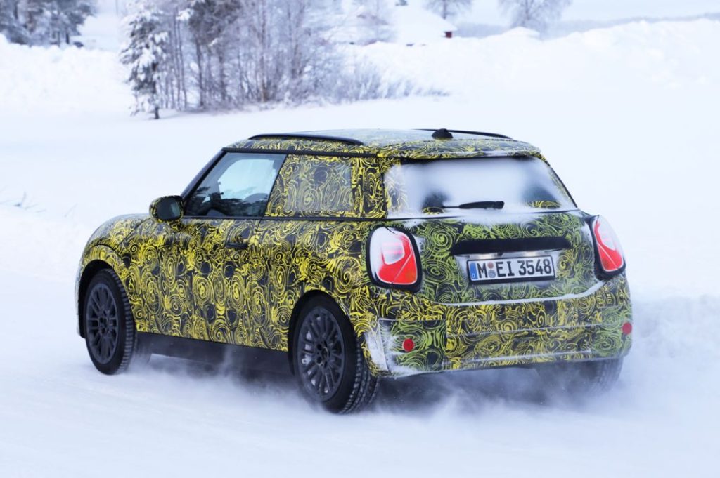 El futuro Mini se entrena sobre la nieve 16 Motor16 MINI 14 Motor16
