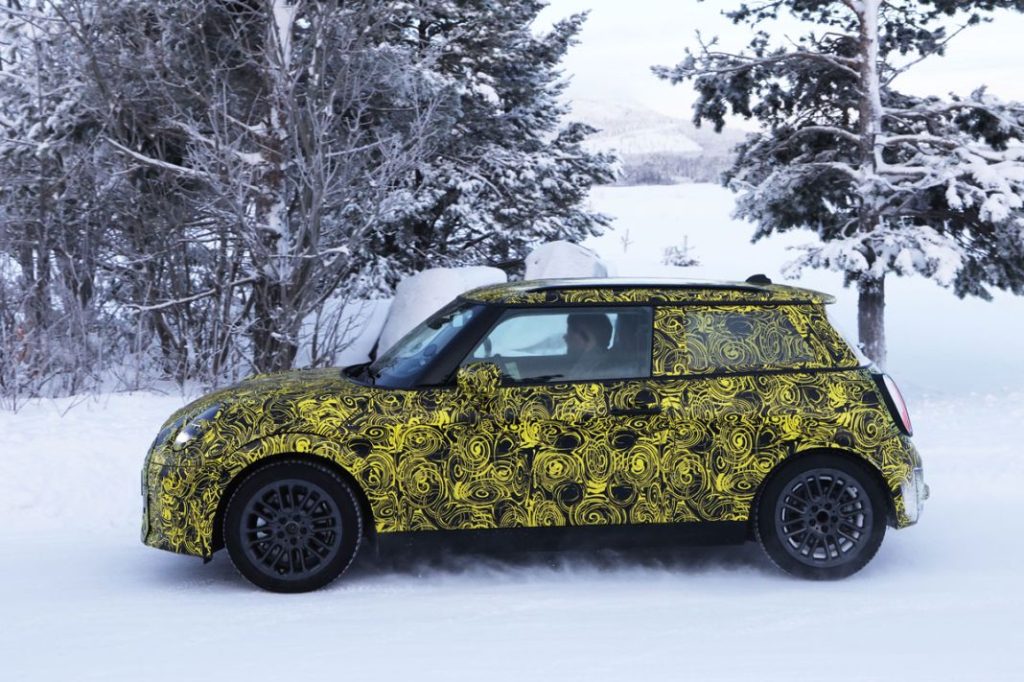 El futuro Mini se entrena sobre la nieve 10 Motor16 MINI 8 Motor16