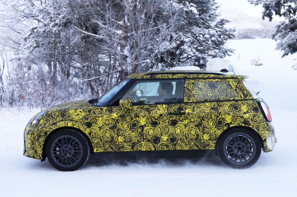 El futuro Mini se entrena sobre la nieve 2 Motor16 MINI 9 Motor16