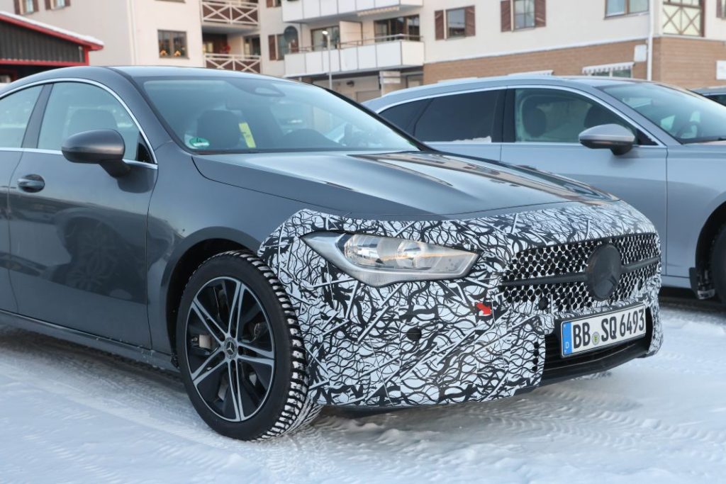 El nuevo Mercedes CLA se pone a punto sobre el hielo 3 Motor16 Mercedes CLA facelift 1 Motor16
