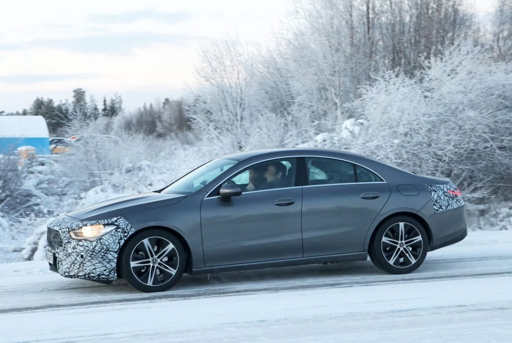 El nuevo Mercedes CLA se pone a punto sobre el hielo 14 Motor16 Mercedes CLA facelift 12 Motor16