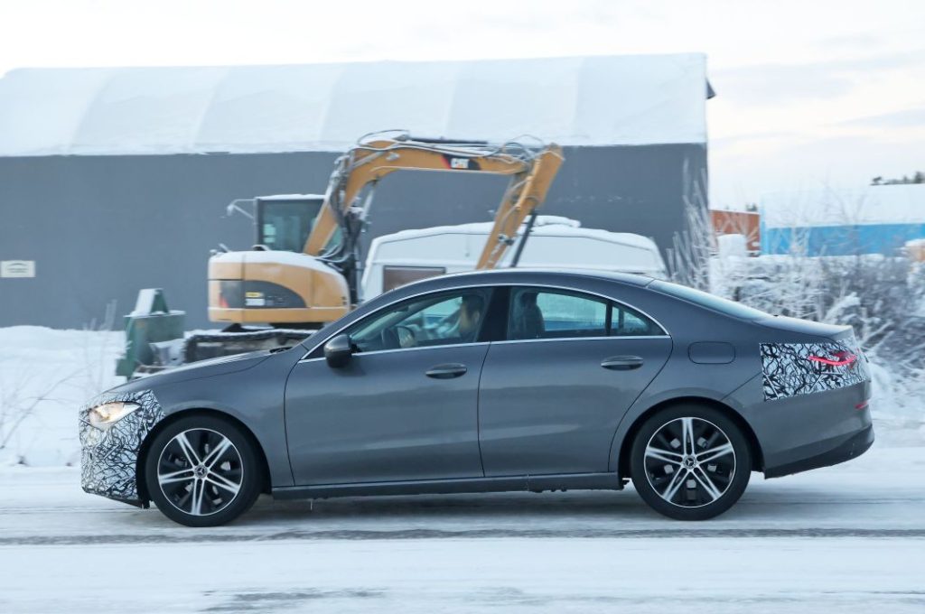 El nuevo Mercedes CLA se pone a punto sobre el hielo 15 Motor16 Mercedes CLA facelift 13 Motor16