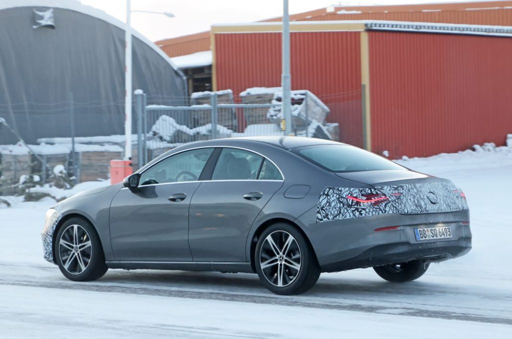 El nuevo Mercedes CLA se pone a punto sobre el hielo 17 Motor16 Mercedes CLA facelift 15 Motor16