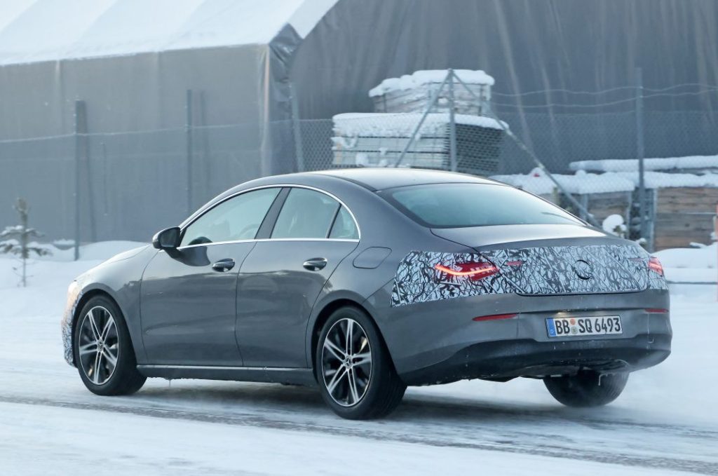 El nuevo Mercedes CLA se pone a punto sobre el hielo 18 Motor16 Mercedes CLA facelift 16 Motor16