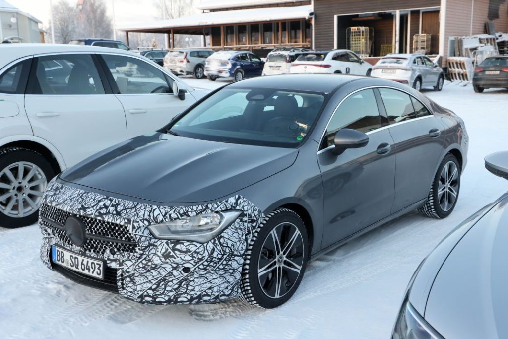 El nuevo Mercedes CLA se pone a punto sobre el hielo 7 Motor16 Mercedes CLA facelift 5 Motor16