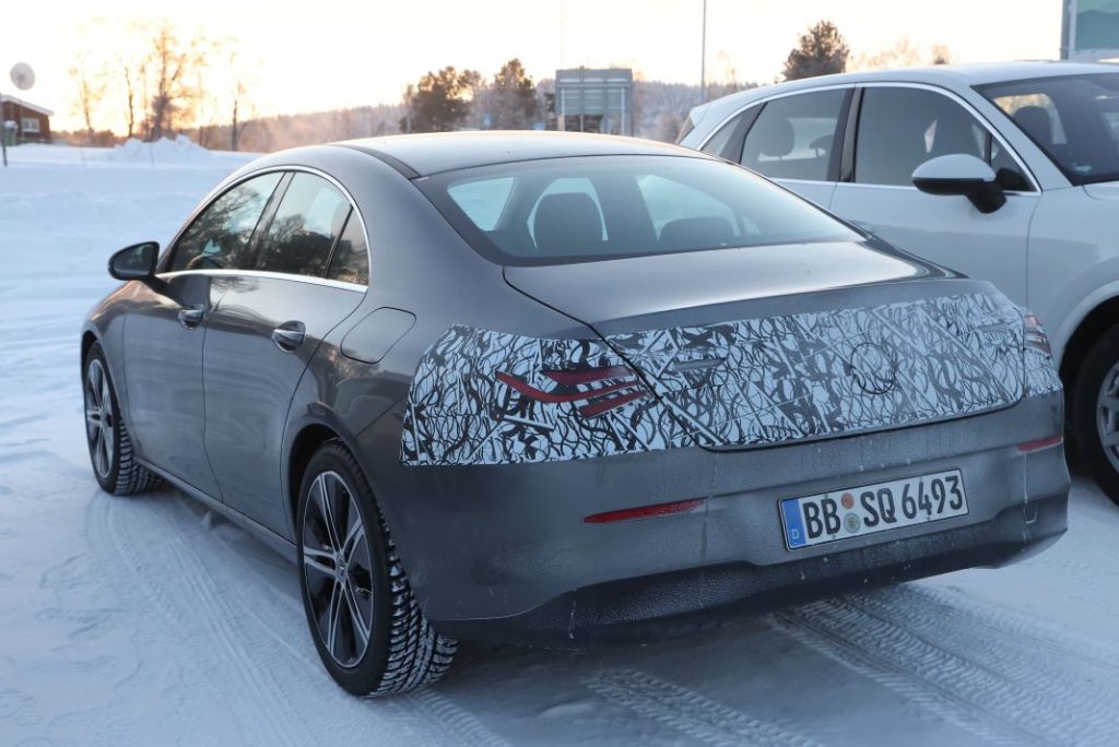 El nuevo Mercedes CLA se pone a punto sobre el hielo 8 Motor16 Mercedes CLA facelift 6 Motor16