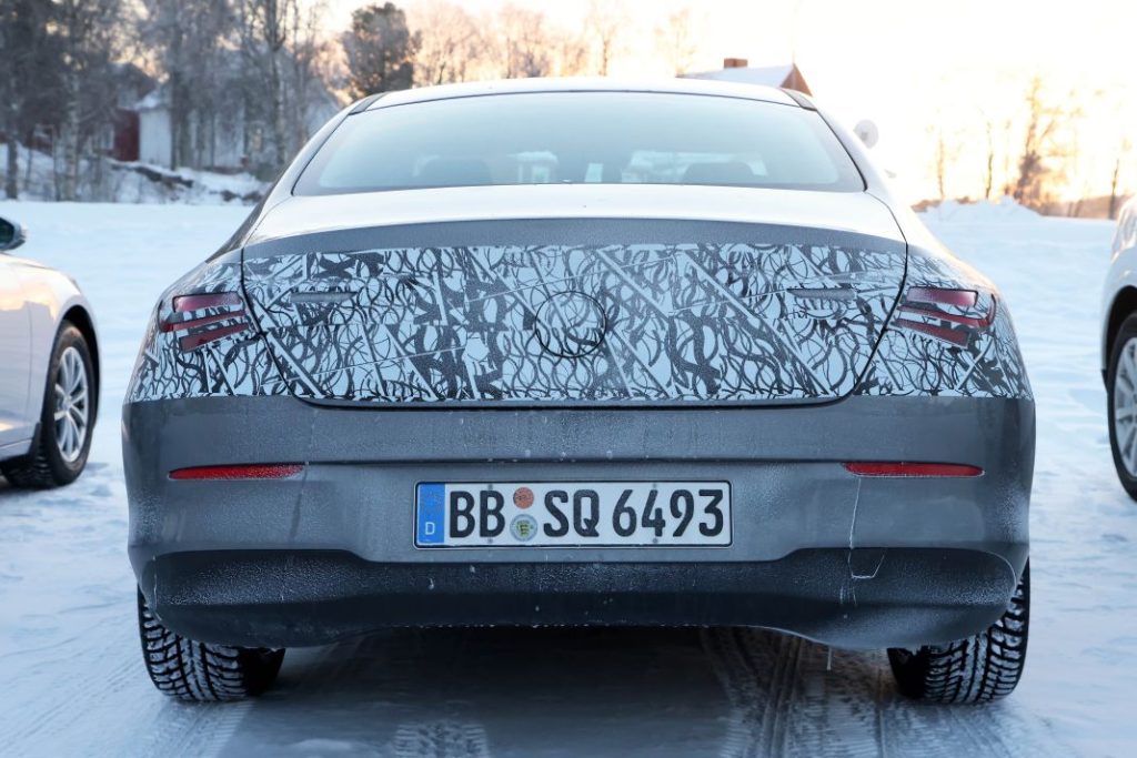 El nuevo Mercedes CLA se pone a punto sobre el hielo 9 Motor16 Mercedes CLA facelift 7 Motor16