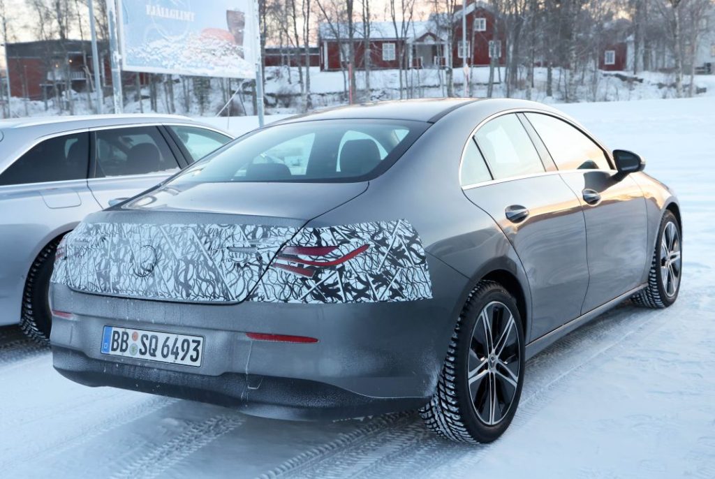 El nuevo Mercedes CLA se pone a punto sobre el hielo 2 Motor16 Mercedes CLA