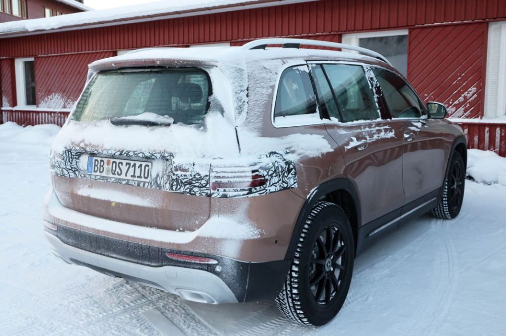 El nuevo Mercedes GLB se ejercita en la nieve 17 Motor16 Mercedes GLB facelift 16 Motor16