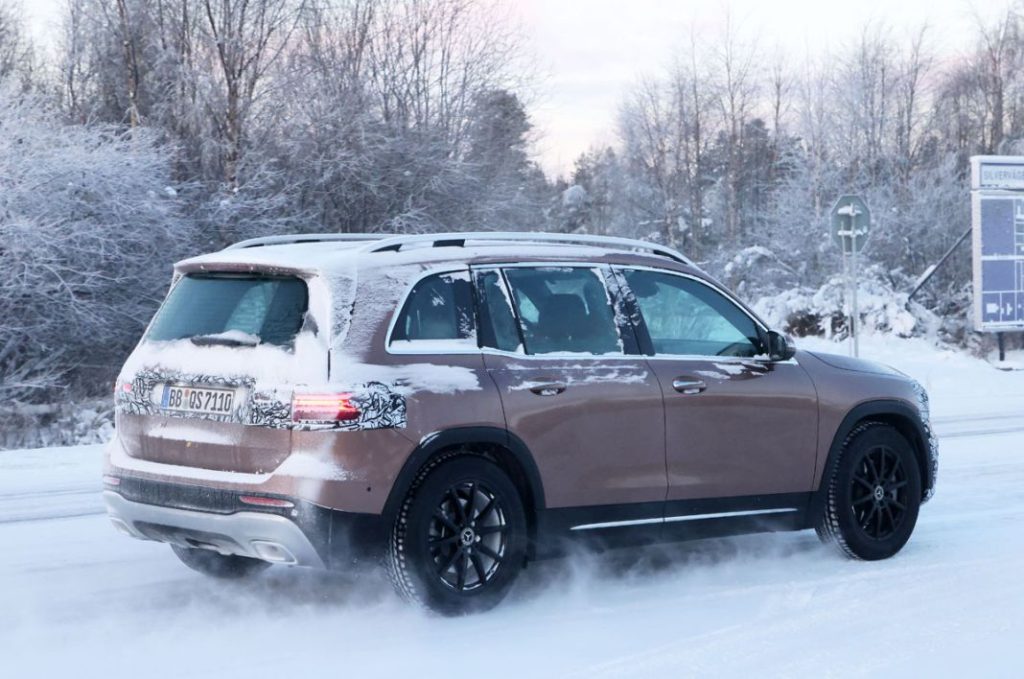 El nuevo Mercedes GLB se ejercita en la nieve 9 Motor16 Mercedes GLB facelift 8 Motor16