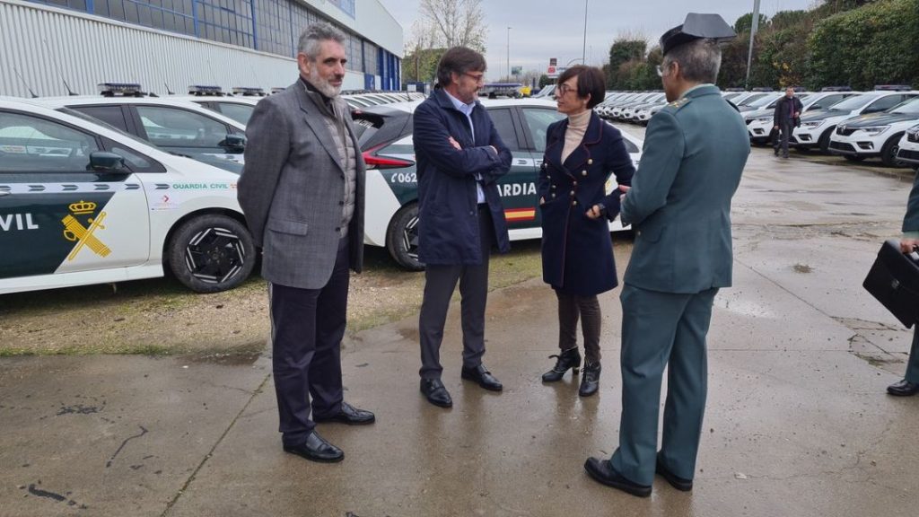 La Guardia Civil sigue estrenando coches y ahora son eléctricos 5 Motor16 NISSAN LEAF GUARDIA CIVIL1 Motor16