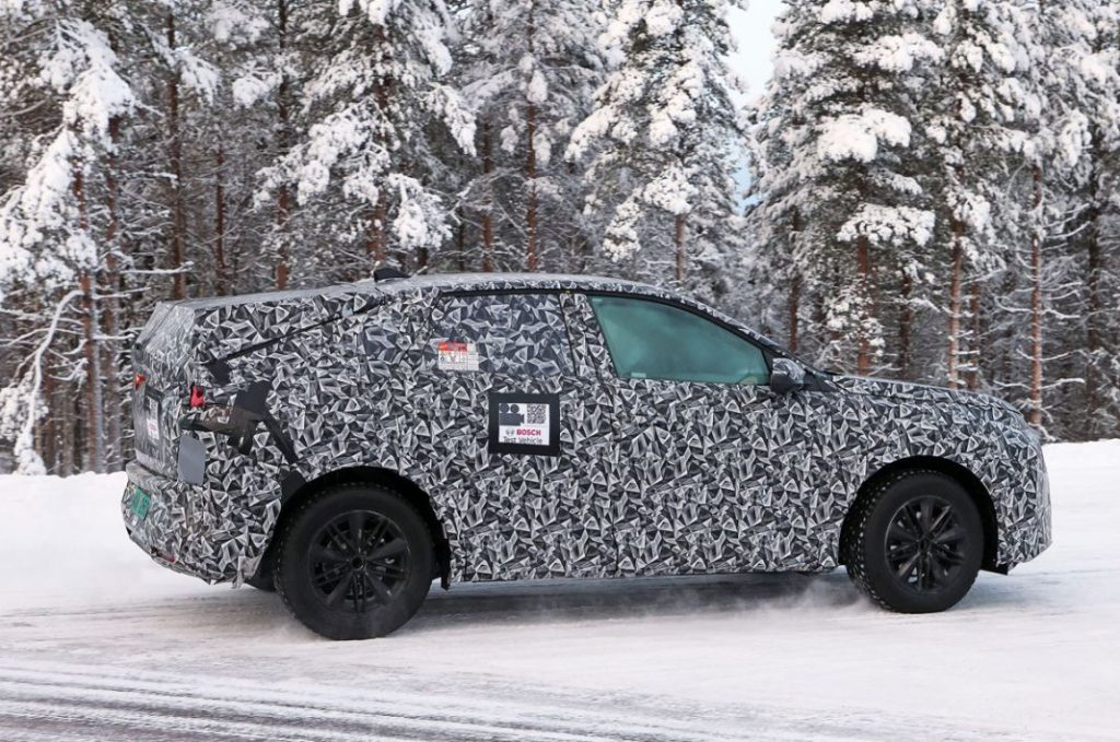 Novedades 2023: Mercedes, MG, Mini, Mitsubishi, Nissan, Opel, Peugeot, Polestar y Porsche 23 Motor16 Peugeot 3008 SUV Coupe 6 Motor16