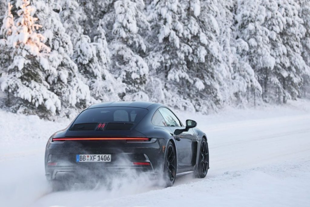 El Porsche 911 ST juega en la nieve 16 Motor16 Porsche 911 ST Winter 14 Motor16