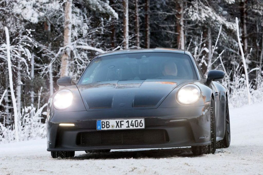 El Porsche 911 ST juega en la nieve 4 Motor16 Porsche 911 ST Winter 2 Motor16
