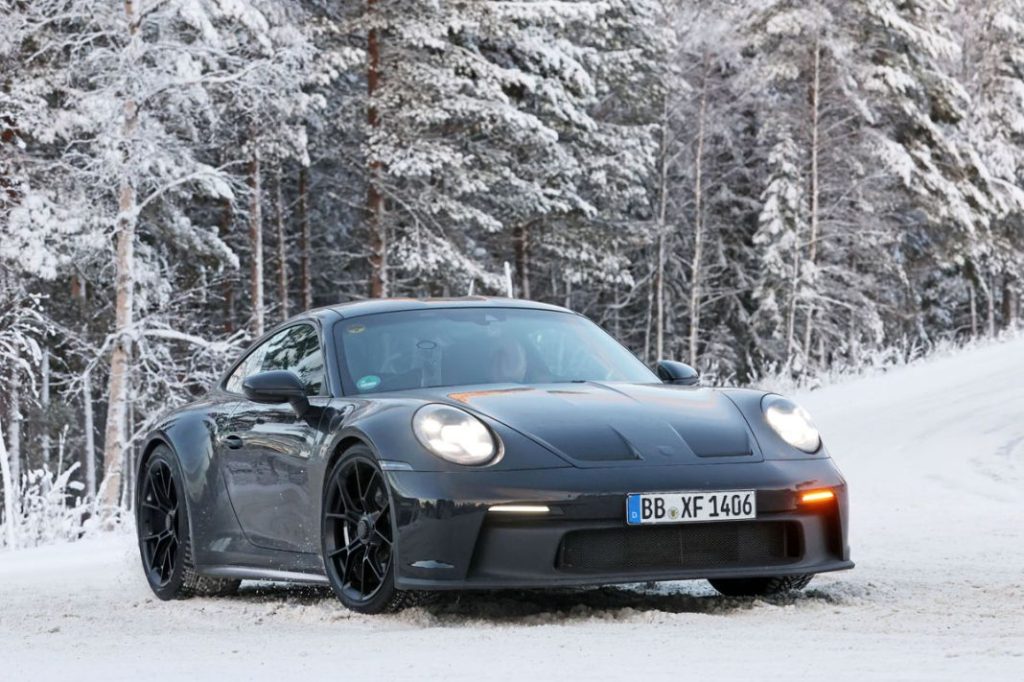 Porsche 911 ST Winter 4 Motor16