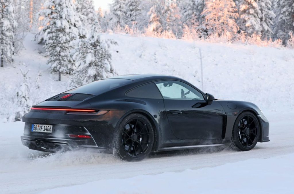 El Porsche 911 ST juega en la nieve 11 Motor16 Porsche 911 ST Winter 9 Motor16