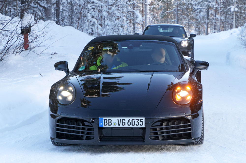 El futuro Porsche 911 destapa su imagen 3 Motor16 Porsche 992.2 Convertible 1 Motor16