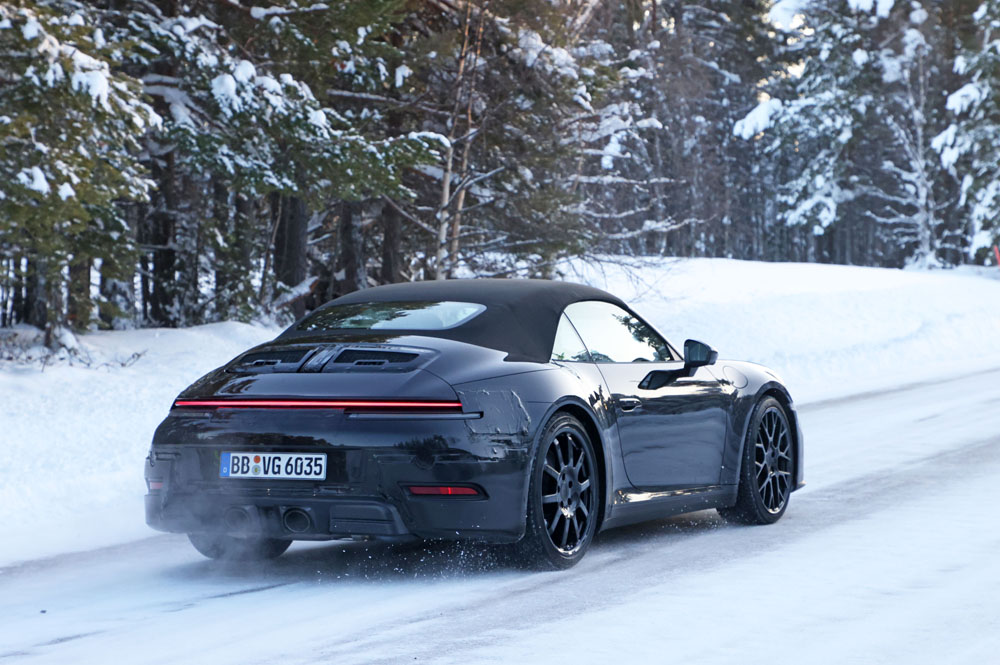 El futuro Porsche 911 destapa su imagen 15 Motor16 Porsche 992.2 Convertible 13 Motor16