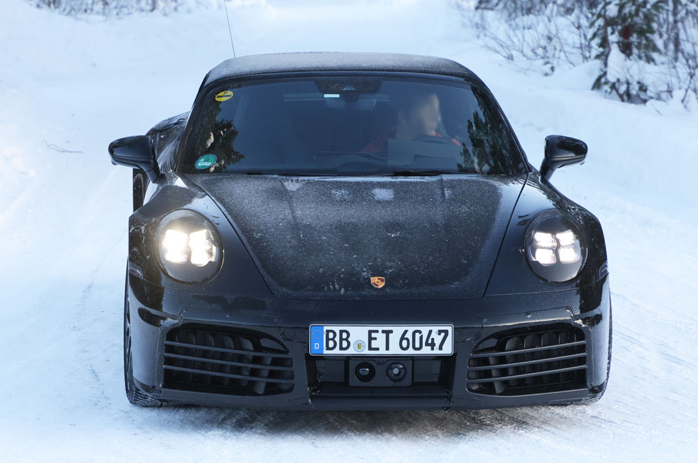 El futuro Porsche 911 destapa su imagen 16 Motor16 Porsche 992.2 Convertible 14 Motor16