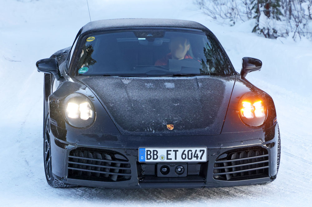 El futuro Porsche 911 destapa su imagen 17 Motor16 Porsche 992.2 Convertible 15 Motor16