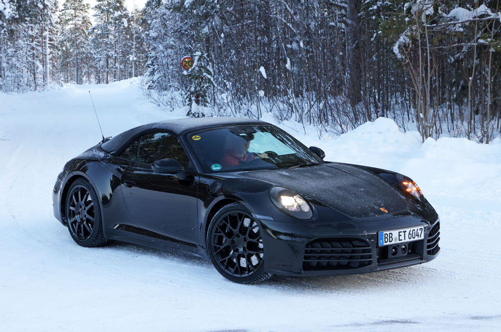 El futuro Porsche 911 destapa su imagen 19 Motor16 Porsche 992.2 Convertible 17 Motor16