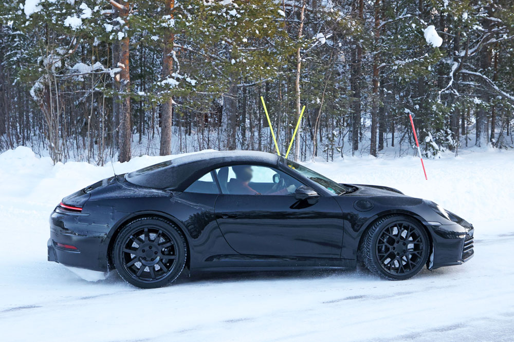 El futuro Porsche 911 destapa su imagen 20 Motor16 Porsche 992.2 Convertible 18 Motor16