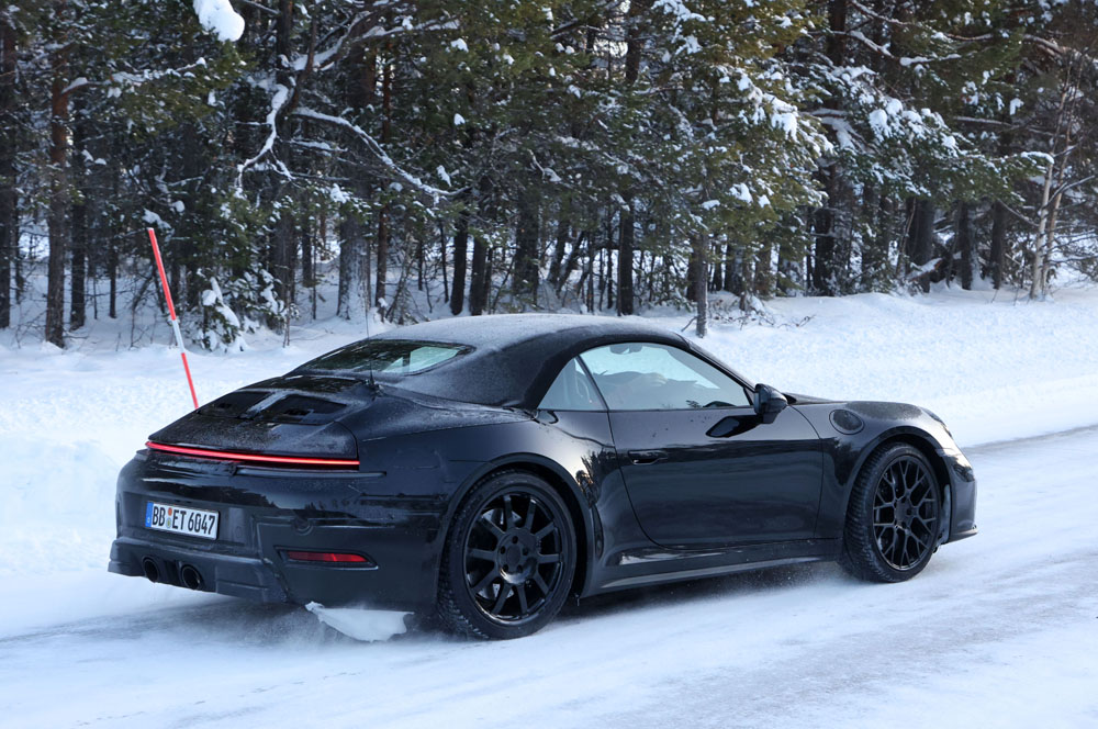 El futuro Porsche 911 destapa su imagen 21 Motor16 Porsche 992.2 Convertible 19 Motor16