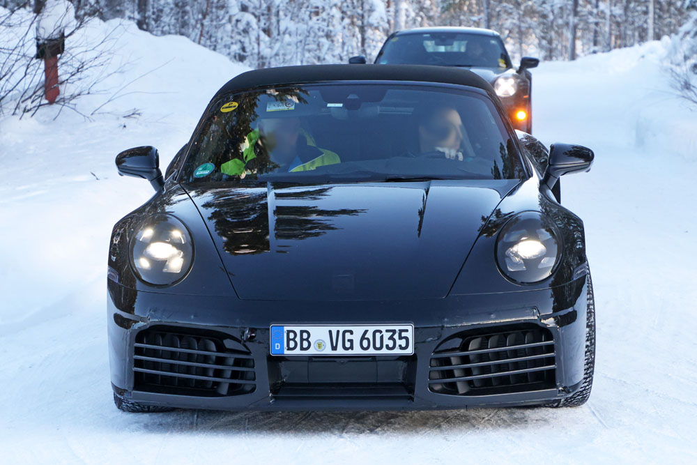 El futuro Porsche 911 destapa su imagen 4 Motor16 Porsche 992.2 Convertible 2 Motor16
