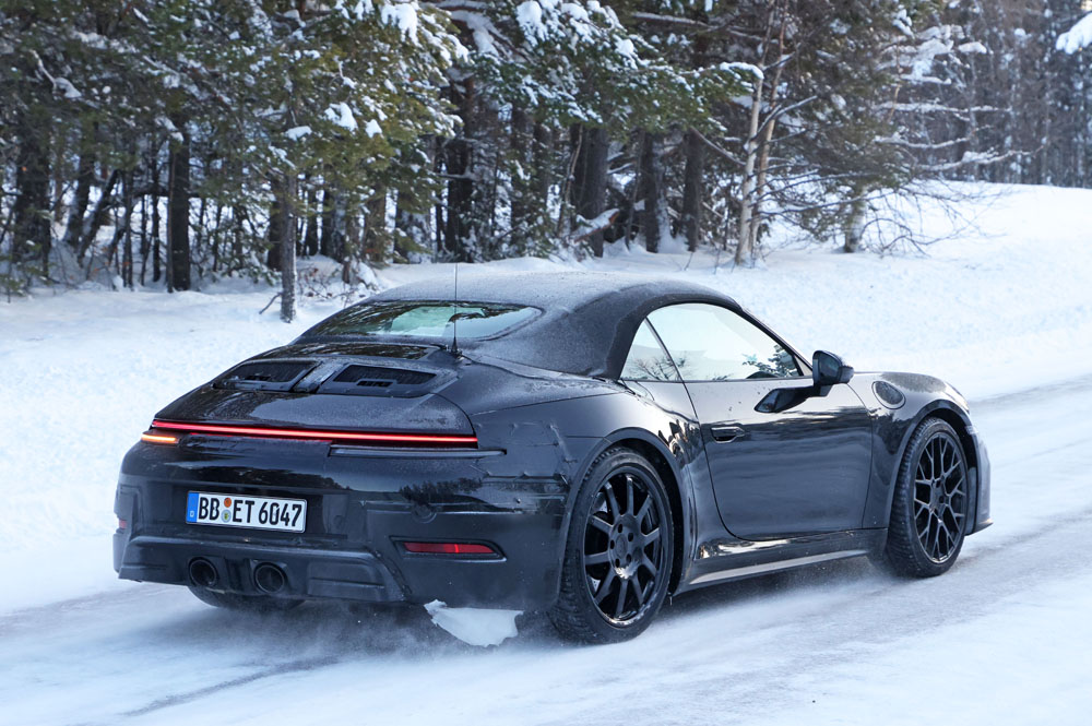 El futuro Porsche 911 destapa su imagen 22 Motor16 Porsche 992.2 Convertible 20 Motor16