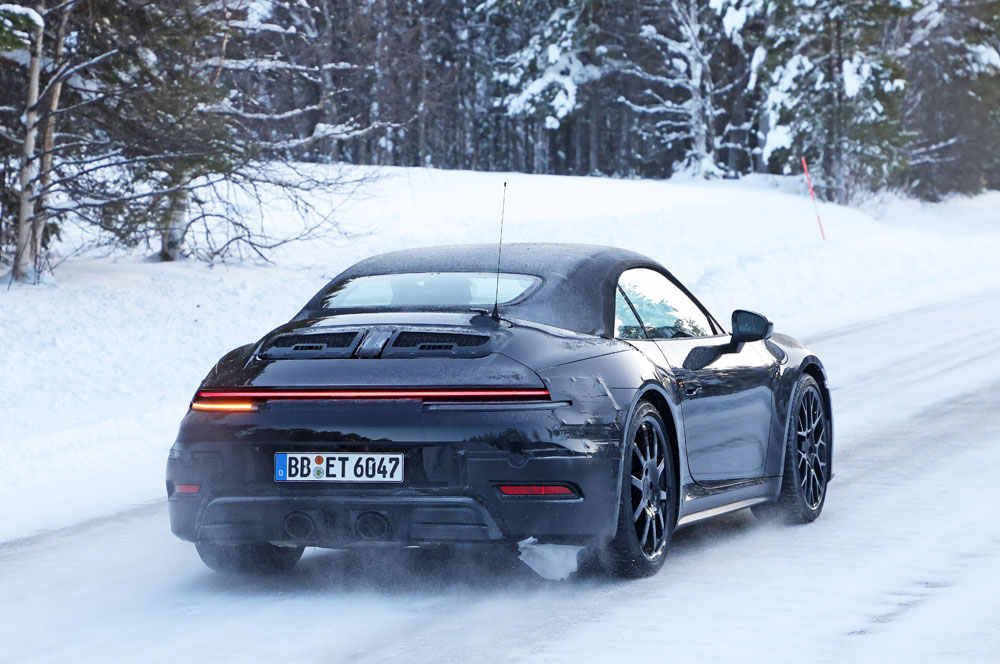 El futuro Porsche 911 destapa su imagen 23 Motor16 Porsche 992.2 Convertible 21 Motor16