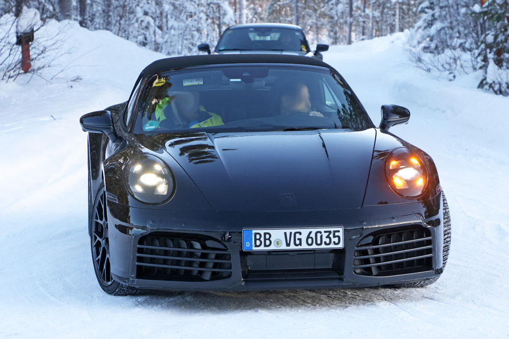 El futuro Porsche 911 destapa su imagen 5 Motor16 Porsche 992.2 Convertible 3 Motor16