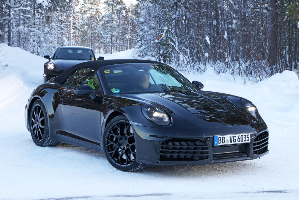 El futuro Porsche 911 destapa su imagen 7 Motor16 Porsche 992.2 Convertible 5 Motor16