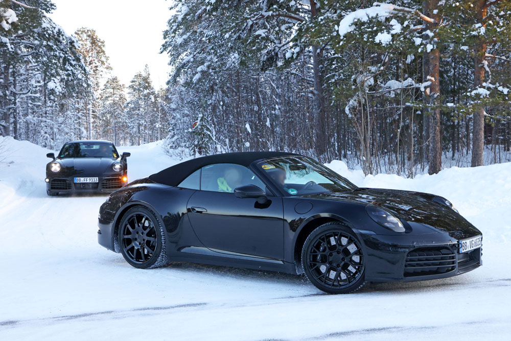 El futuro Porsche 911 destapa su imagen 9 Motor16 Porsche 992.2 Convertible 7 Motor16