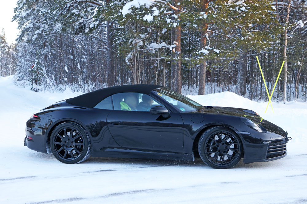 El futuro Porsche 911 destapa su imagen 10 Motor16 Porsche 992.2 Convertible 8 Motor16