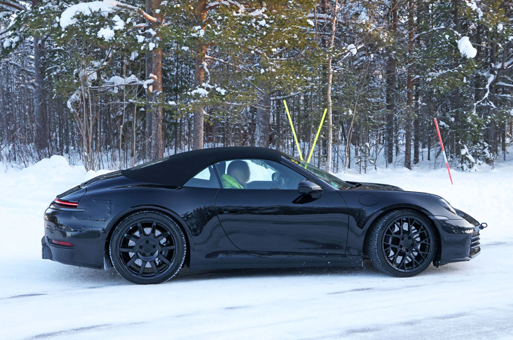 El futuro Porsche 911 destapa su imagen 11 Motor16 Porsche 992.2 Convertible 9 Motor16