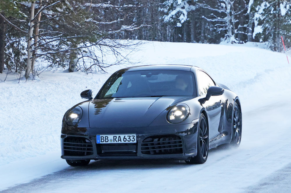 El futuro Porsche 911 destapa su imagen 36 Motor16 Porsche 992.2 Coupe 13 Motor16