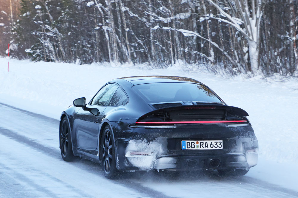 El futuro Porsche 911 destapa su imagen 42 Motor16 Porsche 992.2 Coupe 19 Motor16