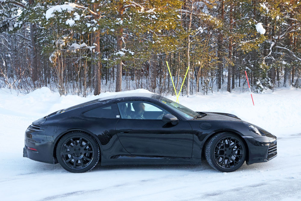 El futuro Porsche 911 destapa su imagen 30 Motor16 Porsche 992.2 Coupe 7 Motor16