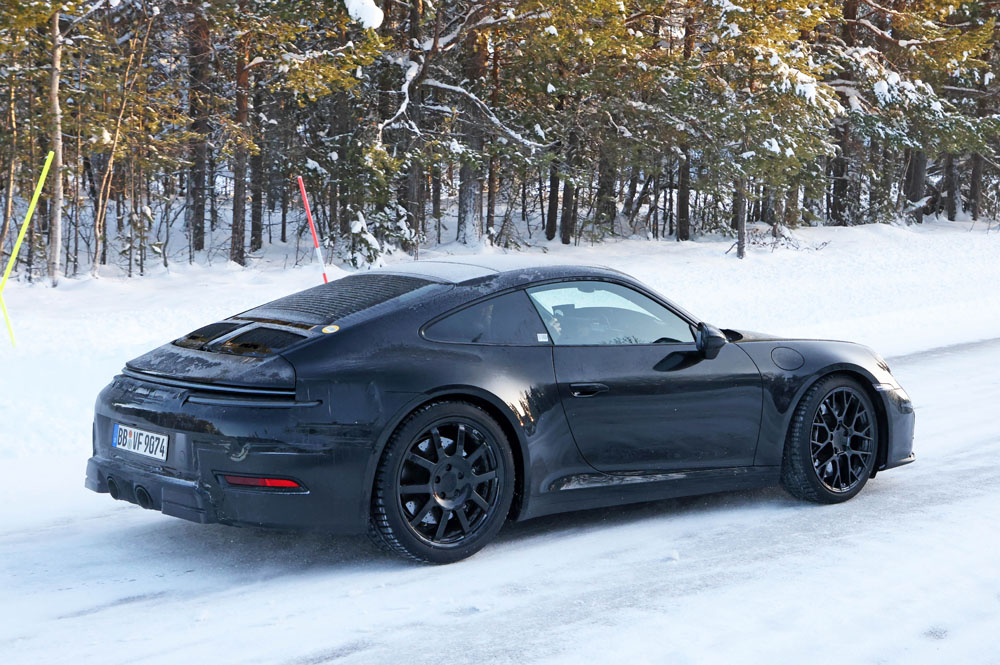 El futuro Porsche 911 destapa su imagen 31 Motor16 Porsche 992.2 Coupe 8 Motor16