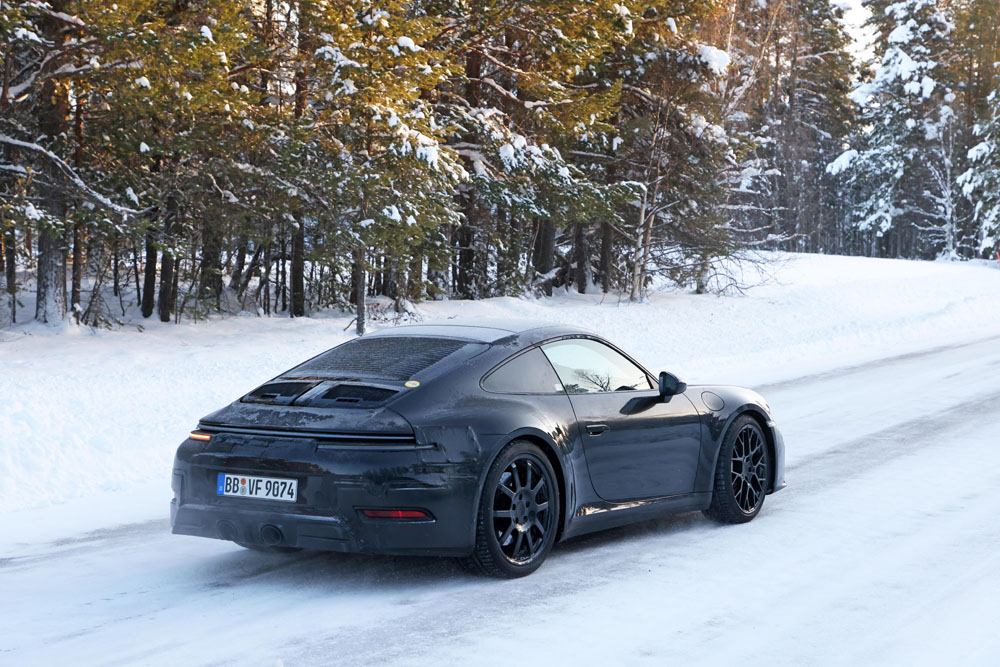 El futuro Porsche 911 destapa su imagen 32 Motor16 Porsche 992.2 Coupe 9 Motor16